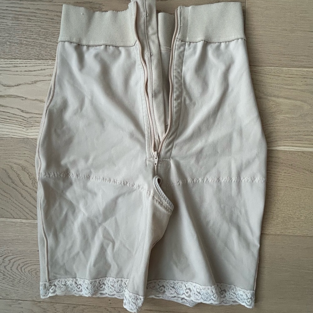 Isavela Beige Compression Garment for Post Tummy Tuck with Gusset XXL